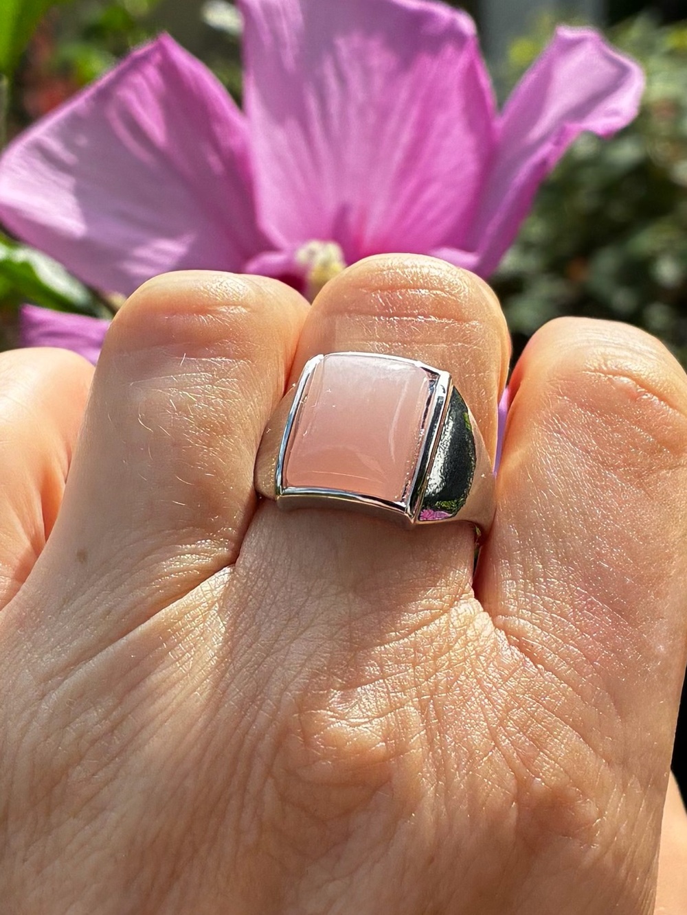 🌸 Silver-Tone Pink Inlay Women's Fashion Ring